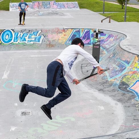 سكوتر Pro Scooter-Stunt Scooter - مصمم للأولاد والبنات، سكوتر احترافي للمراهقين بعمر 8 سنوات فما فوق ومناسب للراكبين من جميع المستويات (C7-Black/NEO) in Kuwait