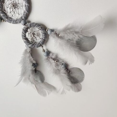صائد الأحلام الصغيرة باللون الرمادي لصائد الأحلام لغرفة النوم المصنوعة يدويًا من الريش صائد الأحلام لتزيين الحائط وحلي معلقة للمنزل in Kuwait