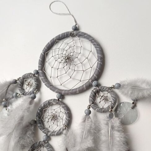 صائد الأحلام الصغيرة باللون الرمادي لصائد الأحلام لغرفة النوم المصنوعة يدويًا من الريش صائد الأحلام لتزيين الحائط وحلي معلقة للمنزل in Kuwait