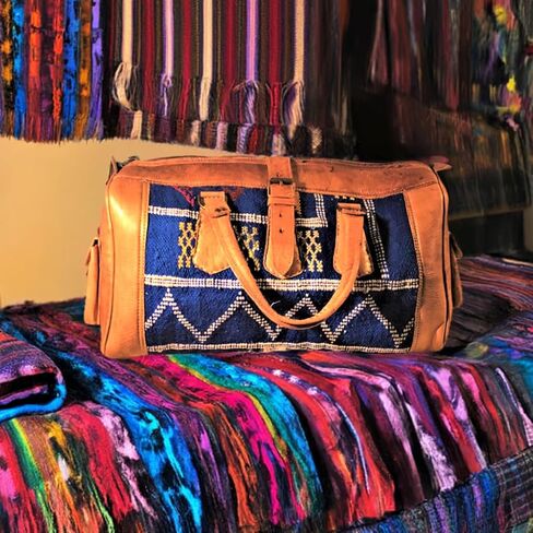كيس كيليم الأزرق وحقيبة سفر جلدية in Kuwait