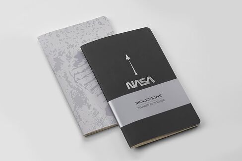 Moleskine Limited Edition Journals Cahier المستوحاة من ناسا ، غطاء ناعم ، كبير (5 "× 8.25") ، عادي ، أسود/رمادي ، 80 صفحة (مجموعة من 2) in Kuwait