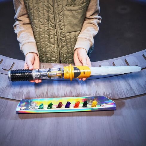 Star Wars Power Crystal Lightsaber ، 7 ألوان و 10 بلورات ، 50+ مجموعات متغيرة للألوان ، أضواء وأصوات ، ألعاب للبنين والبنات الأعمار 4+ in Saudi Arabia