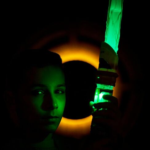 Star Wars Power Crystal Lightsaber ، 7 ألوان و 10 بلورات ، 50+ مجموعات متغيرة للألوان ، أضواء وأصوات ، ألعاب للبنين والبنات الأعمار 4+ in Saudi Arabia
