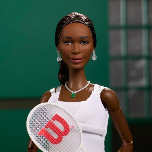 سلسلة Women Women Inspiring Barbie ، Venus Williams Fashion Doll مع موحد ومضرب التنس المميز ، وتشمل عبوات قابلة للعرض in Saudi Arabia