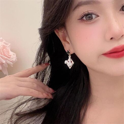coadipress أوراق اللعب أقراط للنساء الفتيات أزياء فريدة من نوعها مضحك غير المتماثلة حزب 18K مطلية بالذهب البستوني قلوب نمط البرقوق تتدلى قطرة بوكر أقراط سحر بيان المجوهرات هدية in Saudi Arabia