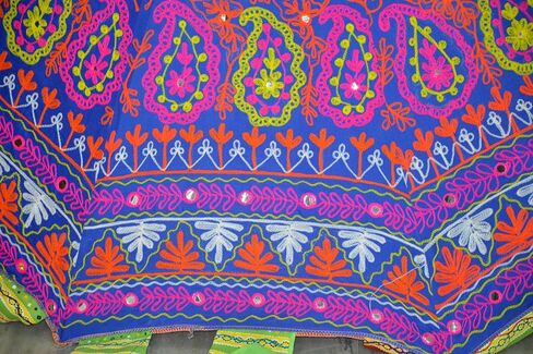 Garden Umbrellas-Garden Parasol Umbrellas, Patio Umbrellas, Handmade Umbrellas, Decorative Umbrellas for Bridal Shower, Outside Umbrella for Garden, Wedding Party Umbrella (Multi Color Peacock) in Kuwait