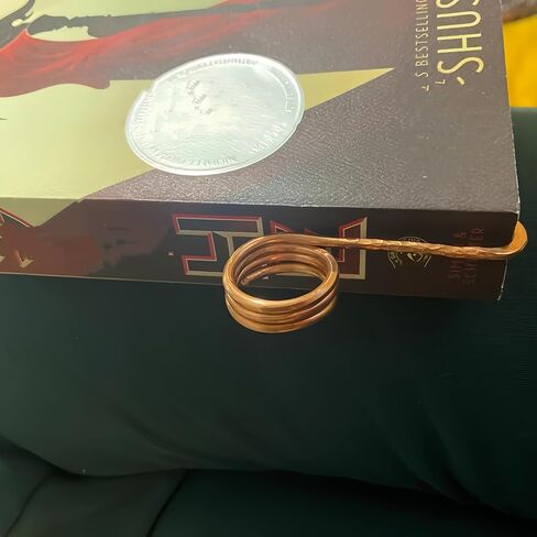 Upgrade Book Holder Ring Bookmark Metal Thumb Book Page Holder,Finger Ring Book Opener Holder for Book Lovers Reading Women, Men, Light Weight Book Opener Tool (Gold) in Saudi Arabia