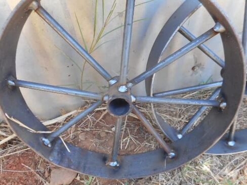 2pcs) زوج من 12 بوصة عجلات العربة المعدنية المزخرفة لعربات الحديقة بار ب. in Kuwait