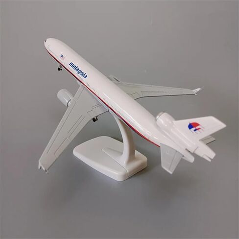 ZEZEFUFU 1/400 Scale Airplane Model Malaysia MD-11 Airplane Alloy Plane Model for Collection with Display Stand Toys in Saudi Arabia