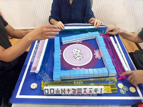 حصيرة Mahjong مع القواعد 32.4x32.4 بوصة مقاومة للماء Mahjong Table Cloth 3mm سميكة غير قابلة للانزلاق. in Kuwait