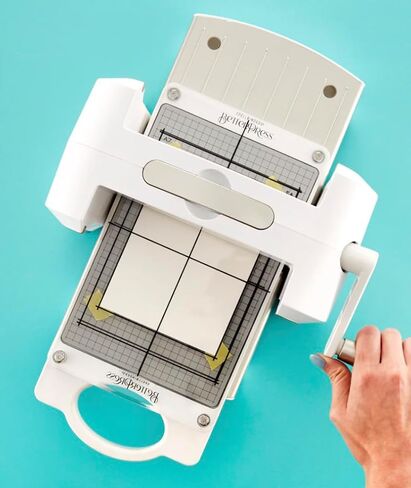 spellbinders نظام Letterpress BetterPress بما في ذلك النظام ، لوحات الصحافة الحصرية ، وسادة الحبر الصغيرة السوداء ، 15 لوحات بطاقات القطن ، المنحرة السوداء ومنشفة تنظيف الدقيق in Kuwait
