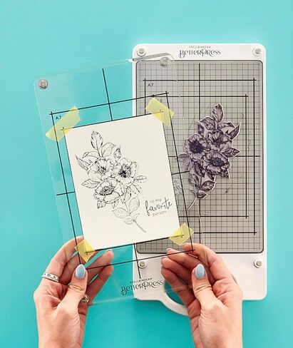 spellbinders نظام Letterpress BetterPress بما في ذلك النظام ، لوحات الصحافة الحصرية ، وسادة الحبر الصغيرة السوداء ، 15 لوحات بطاقات القطن ، المنحرة السوداء ومنشفة تنظيف الدقيق in Kuwait