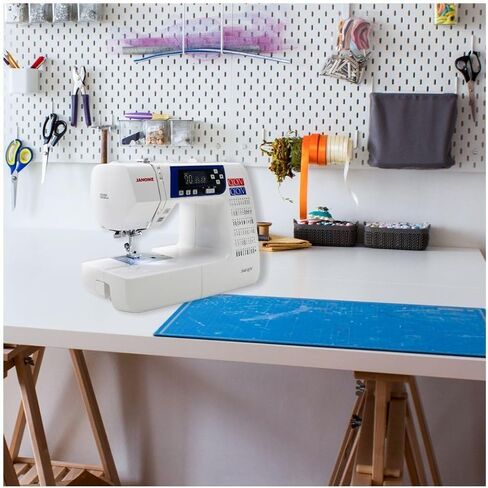 Janome 3160QOV Quilts of Valor Full-Size Quilting Sewing Machine with 60 Built-In Stitches, 6 One-Step Buttonholes, and Backlit LCD Screen (White) in Saudi Arabia