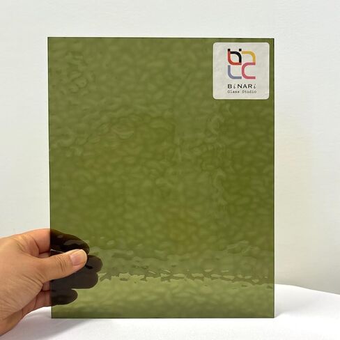 ورقة زجاجية ملطخة Wissmach وزجاج الفسيفساء: Medium Olive Green English Huffer (8 "x6" -1 sheet) | برعاية Binari Glass Studio in Kuwait