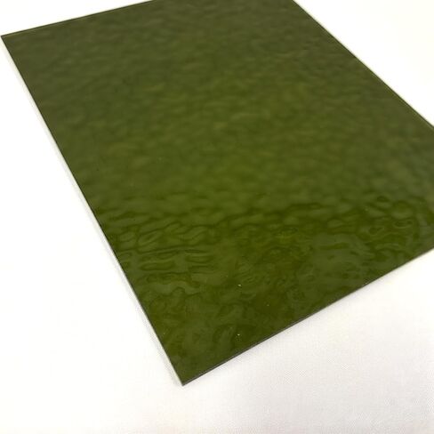 ورقة زجاجية ملطخة Wissmach وزجاج الفسيفساء: Medium Olive Green English Huffer (8 "x6" -1 sheet) | برعاية Binari Glass Studio in Kuwait