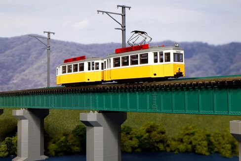 Kato N Gauge Maitram Classic Yellow 14-806-4 Train Model Train in Kuwait
