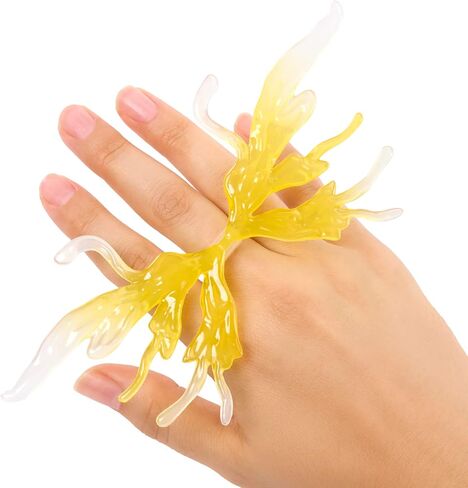 Bratz Fashion Pixiez Cloe Dollible Fantasy Doll مع أزياء وملحقات حقيقية in Kuwait