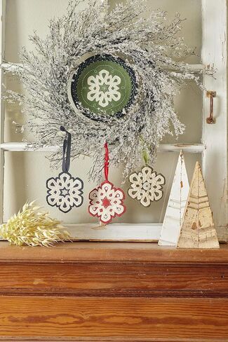 Jingle All the Way: 40 Small Stitcheries to Make Your Home Merry in Saudi Arabia