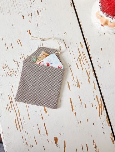 Jingle All the Way: 40 Small Stitcheries to Make Your Home Merry in Saudi Arabia