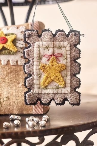 Jingle All the Way: 40 Small Stitcheries to Make Your Home Merry in Saudi Arabia