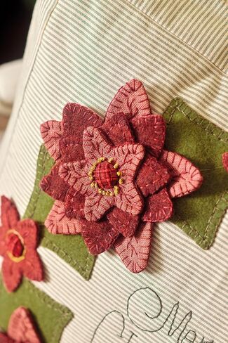 Jingle All the Way: 40 Small Stitcheries to Make Your Home Merry in Saudi Arabia