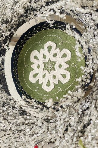 Jingle All the Way: 40 Small Stitcheries to Make Your Home Merry in Saudi Arabia