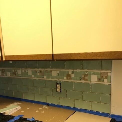 بلاط الفسيفساء الحجري الشاطئ الساحلي - بحيرة أخضر ، أبيض وأحجار رملية ، تصميم قذيفة للمطبخ ، جدران حمام ودش ، ديكور سبا (5 أقدام مربعة) in Kuwait