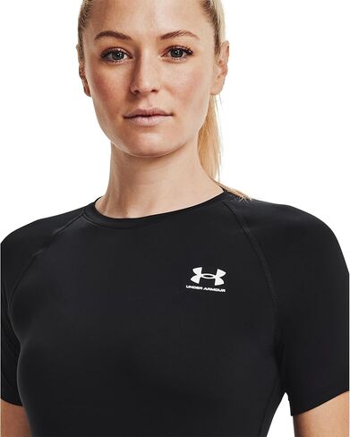 تي شيرت نسائي مضغوط بأكمام قصيرة من Under Armour، مقاس متوسط in Saudi Arabia