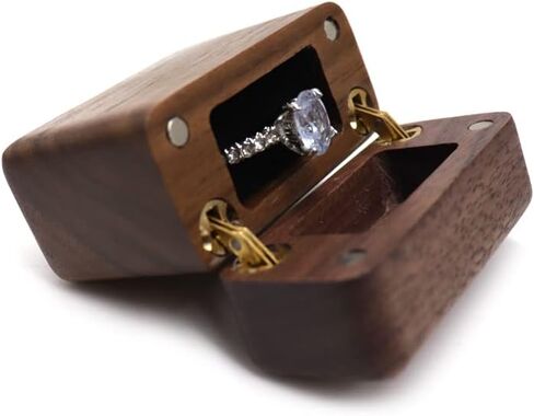 صندوق حلقي خشبي رفيع، صندوق حلقي بغطاء قلاب من الجوز لطرح اقتراح تخزين خاتم الزفاف مع قطيفة سوداء ناعمة in Kuwait