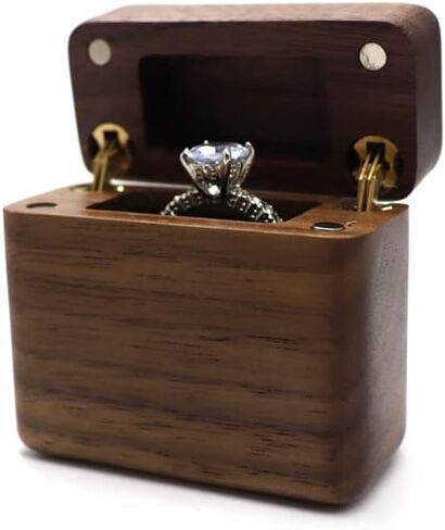 صندوق حلقي خشبي رفيع، صندوق حلقي بغطاء قلاب من الجوز لطرح اقتراح تخزين خاتم الزفاف مع قطيفة سوداء ناعمة in Kuwait