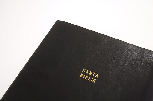 Biblia Reina Valera letra súper gigante, símil piel negro / Spanish Bible Reina Valera Super Giant Print, Black Leathersoft in Saudi Arabia