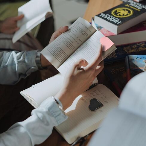 مرجعية مغناطيسية جلدية ومجموعة مرجعية للقراءة للقراءة والكتاب ومكتب المدرسة الرئيسية هدايا مصنوعة يدويًا (سطح مضاد للانزلاق) in Saudi Arabia