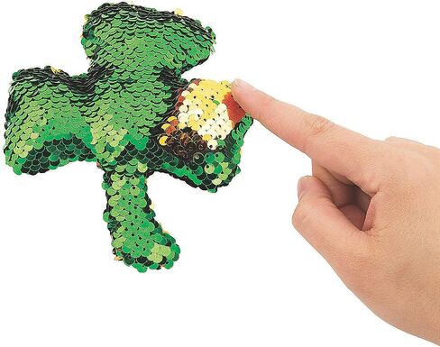 Fun Express Flipping Sequin Plush Shamrock لعيد القديس باتريك (مجموعة من 12) in Kuwait