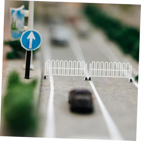 8pcs حواجز الطرق المرورية المصغرة التي تم تعيينها للبنين والبنات دور العلامات المرورية وموديلات السياج للمشاريع الإبداعية in Kuwait