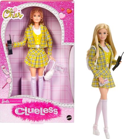 دمية Barbie Signature و Clueless Cher قابلة للتحصيل في بدلة منقوشة صفراء مع حقيبة ظهر والهاتف الخلوي وملحقات تصريح المتعلم in Saudi Arabia