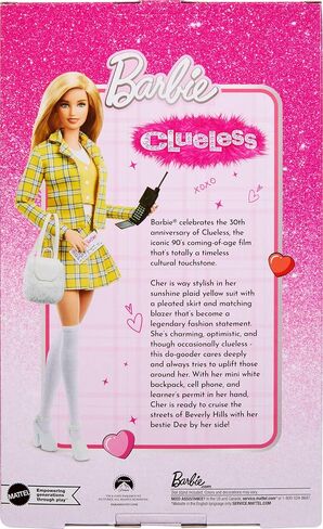 دمية Barbie Signature و Clueless Cher قابلة للتحصيل في بدلة منقوشة صفراء مع حقيبة ظهر والهاتف الخلوي وملحقات تصريح المتعلم in Saudi Arabia