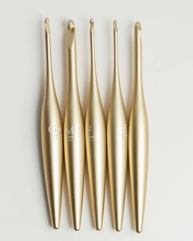Furls Crochet Hook, Raspberry Streamline Metal, Ergonomic Handle Crochet Hooks 7" (Polished, (G+) 4.50MM in Saudi Arabia