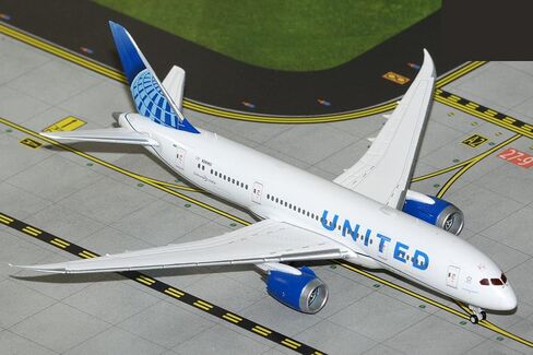 GeminiJets GJUAL2329 United Airlines Boeing 787-8 Dreamliner N26902; Scale 1:400 in Saudi Arabia