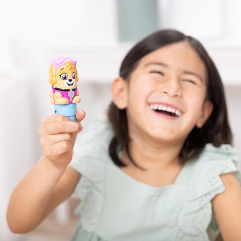 Melissa & Doug Sticker Wow! ™ Paw Patrol Skye Bundle: منصة نشاط من 24 صفحة ، وصياغة ملصقات ، 500 ملصق ، وسادة صغيرة ، وفنون وحرفية تململ لعبة in Saudi Arabia