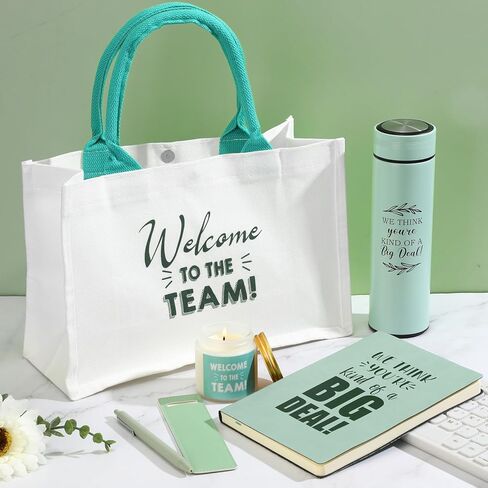 Thenshop 6 PCS مرحبًا بكم في مجموعة هدايا الفريق ، وهدايا ترحيب موظف جديدة بما في ذلك حقيبة حمل ، وحمام ملاحظات ، وقلم ، وشمعة معطرة ، وبهلان ، وغطاء للقلم للرجال موظفين جدد ، وزملاء العمل (Sage Green) in Kuwait