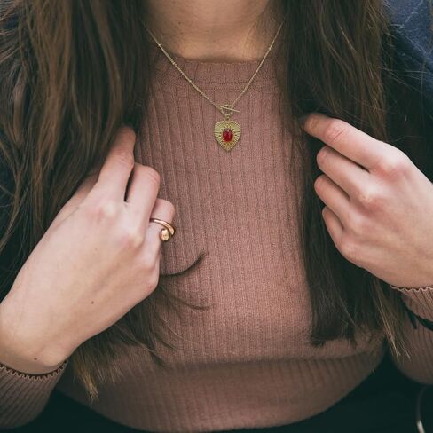 UniLogue Retro Vintage Radial Pattern Love Heart Red Agate OT Buckle Necklace Women's Easy-Matching Casual Necklace in Saudi Arabia