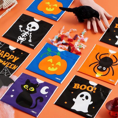 Joyin 96 PCS Halloween Armetring Candy Calcs ، Trick Trick أو Treat Goodie Bags بشكل كبير ، 6 تصميمات هدايا هالوين بلاستيكية للأطفال خدعة أو علاج ، فتيات الفتيات يفضل الإمداد in Saudi Arabia