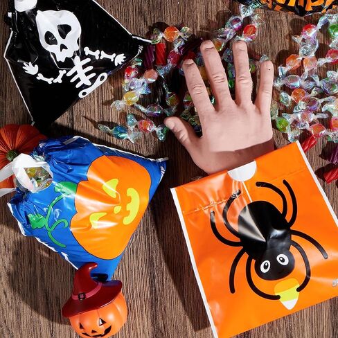 Joyin 96 PCS Halloween Armetring Candy Calcs ، Trick Trick أو Treat Goodie Bags بشكل كبير ، 6 تصميمات هدايا هالوين بلاستيكية للأطفال خدعة أو علاج ، فتيات الفتيات يفضل الإمداد in Saudi Arabia