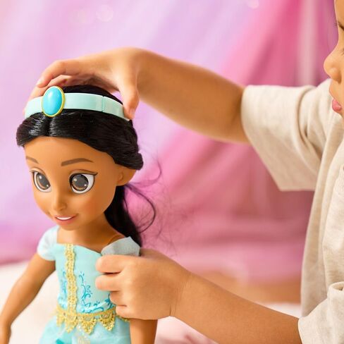 Disney Store الرسمي Rapunzel ذات مرة على قصة دمية - 16 بوصة ألعاب ديزني الأميرة التي تتميز بعيون عاكسة مع تلميذ ثلاثي الأبعاد وإيريس ، والأزياء التفصيلية ، ومشط الشعر والأحذية - يأتي في صندوق العرض in Saudi Arabia