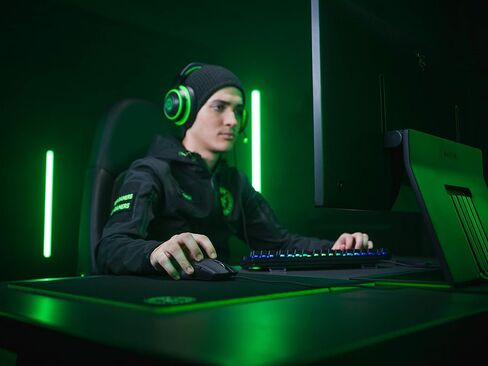 Razer - ماوس الألعاب الضوئي السلكي Viper مع إضاءة Chroma RGB - أسود (متجدد) in Saudi Arabia