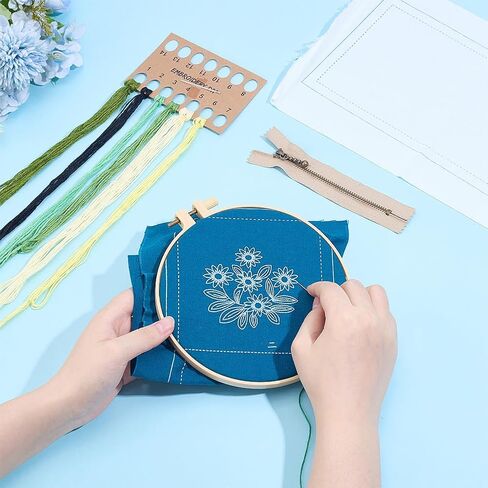 Webeedy 2 مجموعات DIY تطريز زهرة MINI Wallet Kit للمبتدئين البالغين ، مجموعة محفظة خياطة طقم تشمل الإبر مواضيع تطريز ، مستلزمات الإبرة ديكور عيد الميلاد ، 6.5 × 7.6 بوصة in Kuwait