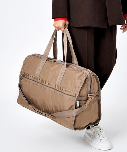حقيبة عطلة نهاية الأسبوع الكبيرة من LeSportsac (أسود معاد تدويره) in Kuwait