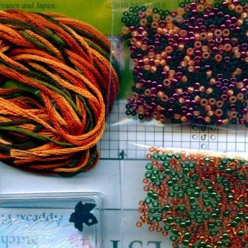 أوراق القيقب من الخرز المفروضة كروس زخرفة طقم Mill Hill Hill 2010 Autumn Harvest MH18-0204 in Saudi Arabia