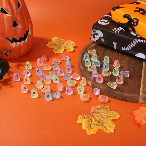 50pcs Halloween Miniature Ghost ، Glow in the Dark Small Resin Decorations Halloween Tonments Turny Turny Tursues for Party Favors Dollhouses & Garden Mini Landscapes (5 ألوان) in Kuwait