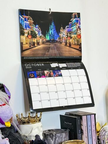 WDW Magazine 2026 Wall Calendar - مع ملصقات تخطيط الرحلة والاحتفال بمكافآت لـ Disney World و Disney Cruise وأعياد الميلاد وإجازات العائلة والتوافه الممتعة in Saudi Arabia